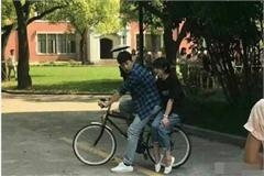 郑爽承包了男神自行车后座 坐在白敬亭身后的她