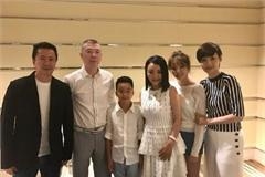 华谊总裁女儿王文也与baby合影后晒照 因一个细节