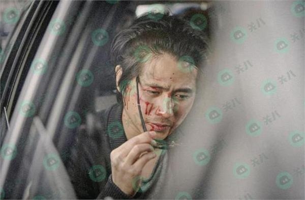 韩寒被曝街头遭暴打满脸血不停打电话 真相竟是这样