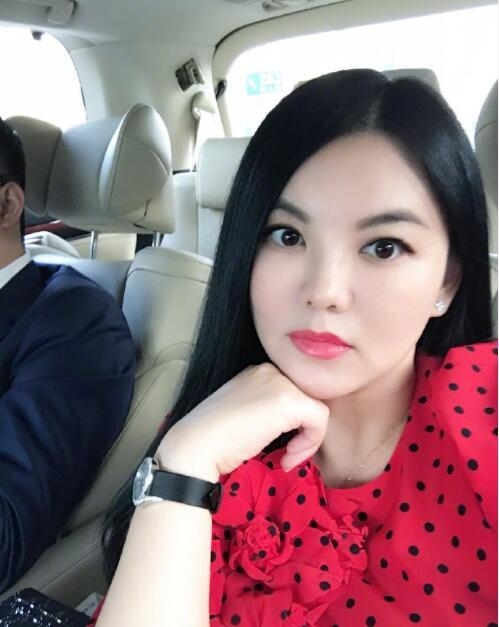 李湘晒自拍被赞满脸胶原蛋白 可她竟用这4个字形容自己