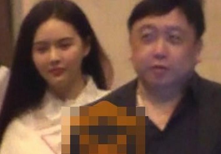 曝王晶约会神秘女
