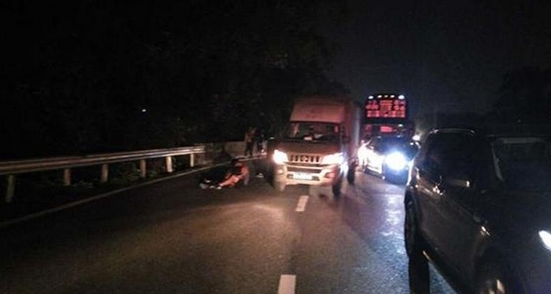 夫妻吵架妻子跳车