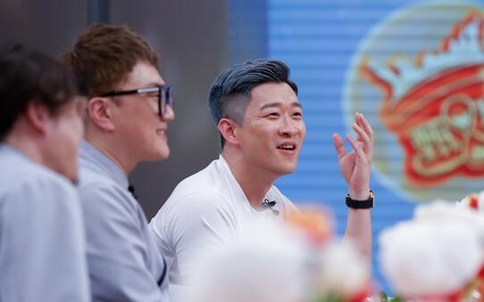 曹云金豪宅曝光地下两层壕爆 配5台冰箱装的全是女友这东西