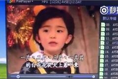 杨幂童年讲故事出新视频学狗叫超萌 五官精致唯