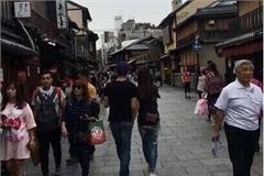 林心如霍建华十指紧扣同游日本 一个小细节暖化