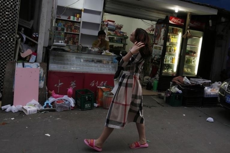 直击城中村夜场女孩