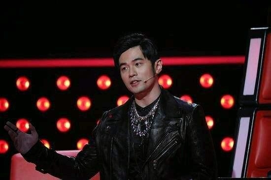 被周杰伦和现场6万人怒吼滚出去的老警察险些落泪 当事人谅解是假？