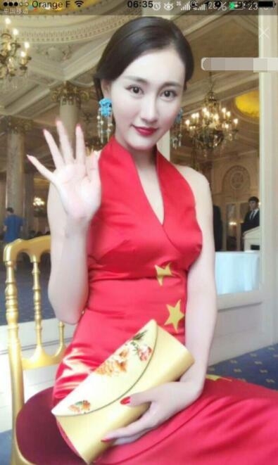 十八线网红穿国旗装蹭戛纳红毯 被指打涉嫌违法擦边球