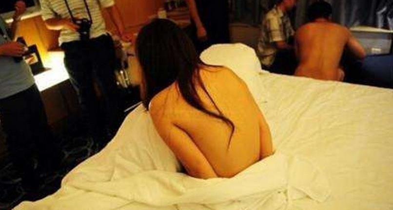 为还贷让老婆卖淫