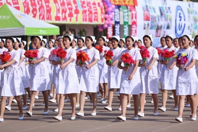 医学院运动会护士方阵