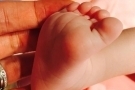 恭喜！王雷老婆李小萌顺利产子 发微博晒小脚丫