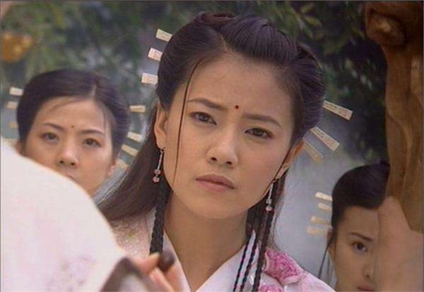 高圆圆晒14年前对比照容颜不改 第一张照片中看到周芷若的影子