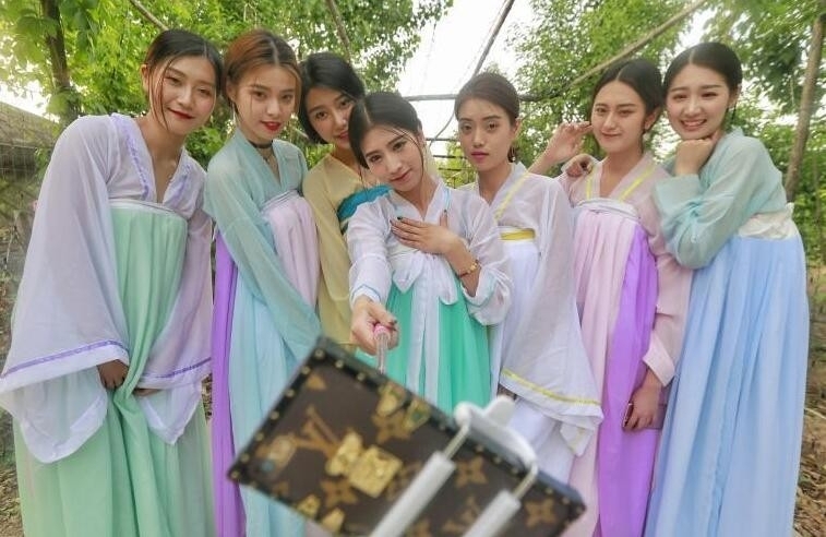 大学生穿古装扮仙女