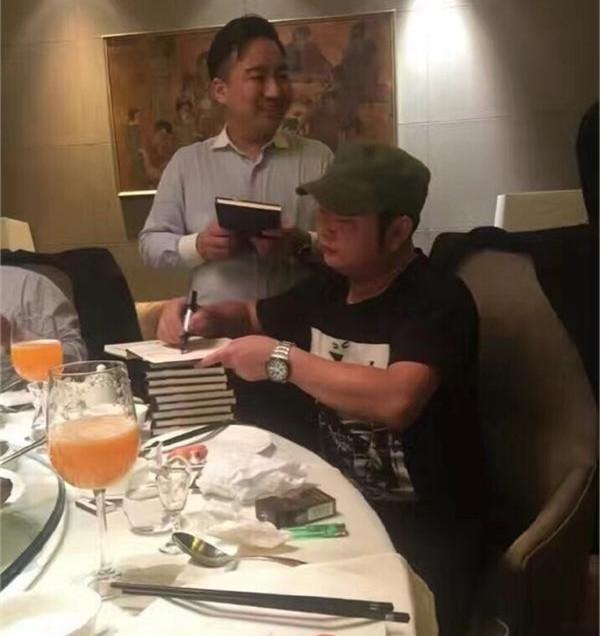 山寨伍佰冒充本尊演出当场被拆穿超尴尬 假刀郎表现堪称影帝
