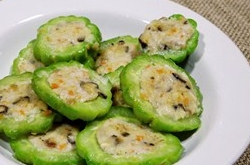 苦瓜炒腌菜的做法 夏季来点苦瓜排毒