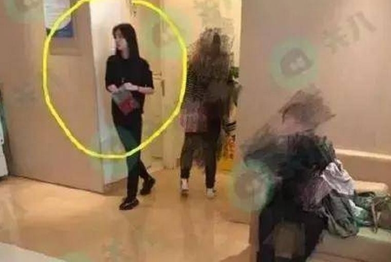 王思聪被曝带女友产检