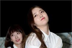 韩国女星再现尴尬一幕 跳舞时胸垫滑落到腹部当