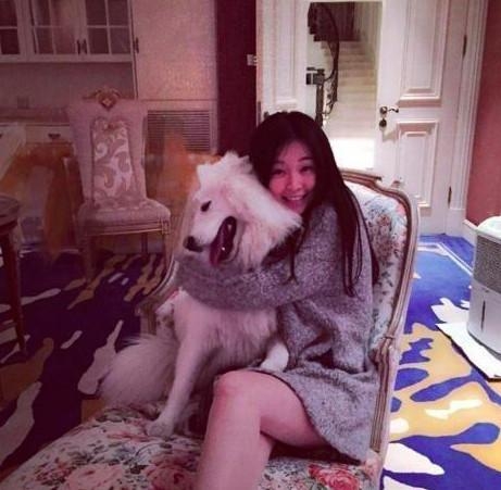 关关竟是现实版曲筱绡住豪宅开大奔 爸爸要连她跟女婿一起养