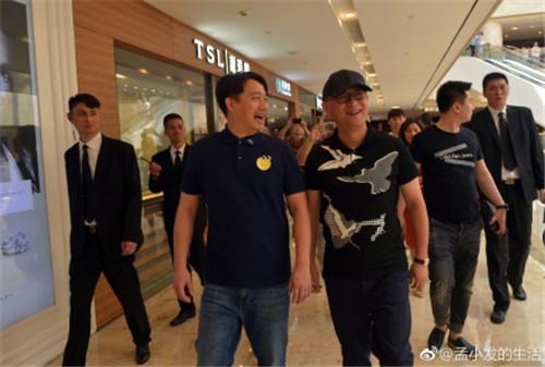 孟非面馆分店关门后与黄磊合开火锅店一份牛肉398 店名亮了