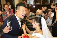 “嘎子哥”谢孟伟办婚礼娇妻抢镜 可网友关心的