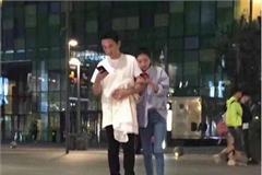 虐狗！豆得儿依偎在王思聪肩上甜蜜逛街 感情十
