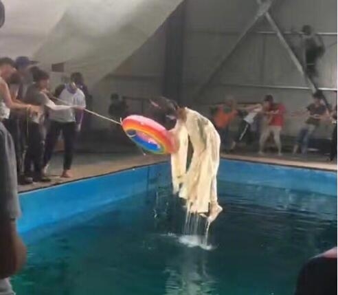 于正晒照夸关晓彤拍水下戏很敬业 摔伤的杨幂听了会沉默