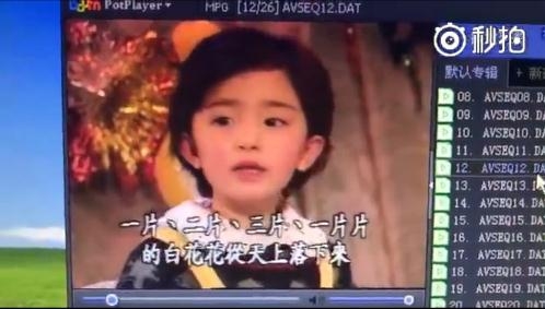 杨幂童年讲故事出新视频学狗叫超萌 五官精致唯一变的是这里