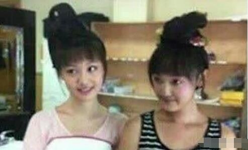 郑爽赞替身比自己美是个不爱争的女孩 两人长得太像了