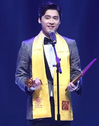 李易峰唐嫣华鼎奖封视帝视后 尴尬的是竞争对手一个没到场
