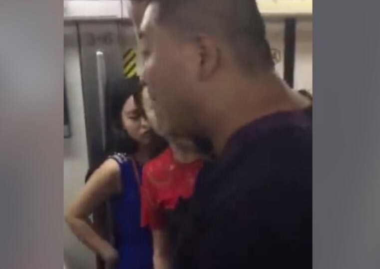 地铁现咸猪手被抓
