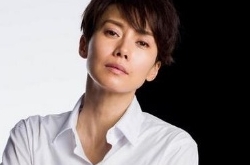 《单恋》中谷美纪剪短发 饰演性别认同障碍者日
