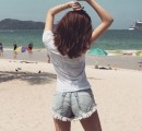 炎热的夏季 用牛仔裤怎么搭配打造出摩登街头