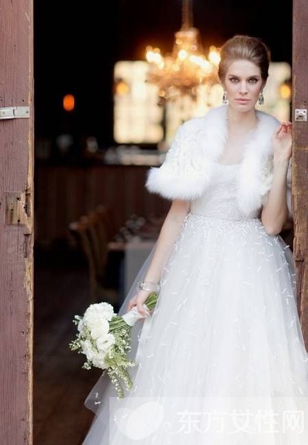 冬季新娘时尚穿搭 自由随性彰显新娘的摩登时尚