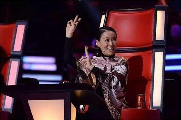 她是罗大佑徒弟3年前被那英淘汰 金曲奖封后与那英平起平坐