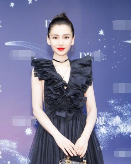 baby出席活动未PS照流出笑起来满脸皱纹 吓得网友吃不进饭