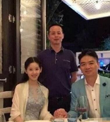 被说比岳父母还老刘强东爆粗揭真相 奶茶妹妹爸妈原来长这样