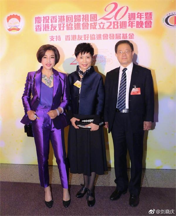 刘晓庆75岁富豪老公罕见露面 苦追女方30年婚后送数亿豪宅