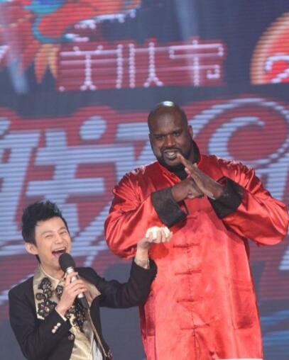 芒果台2012年春晚竟发生过这样一幕 吴昕被嘉宾贴脸尴尬到爆