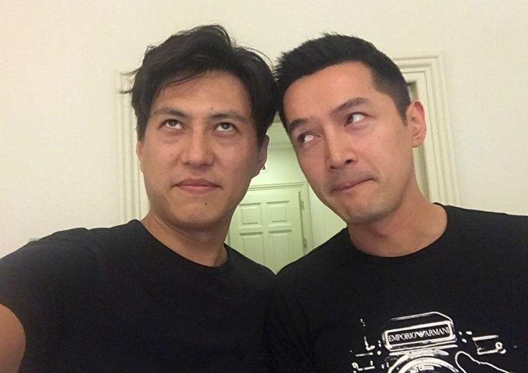 靳东胡歌搞怪合影