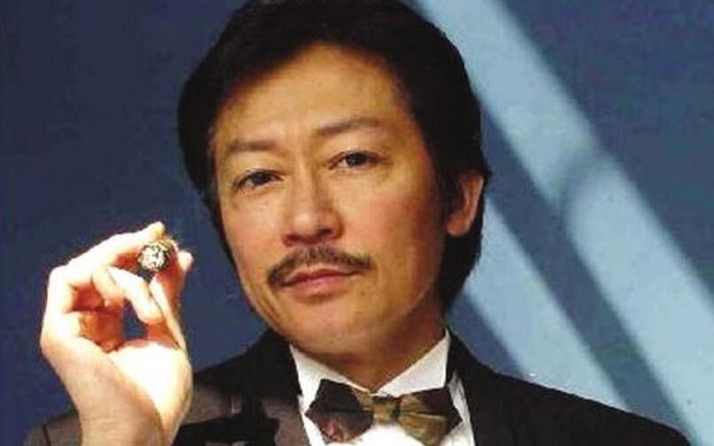 他是成龙至交爱女自杀后患癌瘦30斤