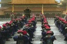 清朝官员叩拜皇帝为何要先拍打几下衣服袖子？
