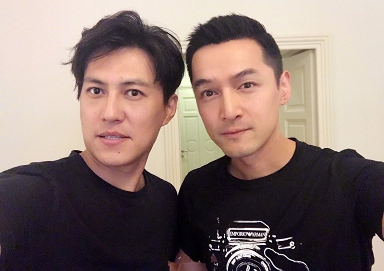 靳东胡歌搞怪合影
