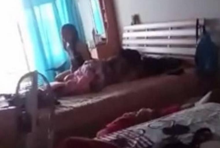 妻子偷情当场被抓