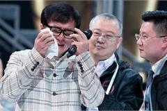 成龙又哭了还被成家班曝40年前怪癖 和兄弟洗澡