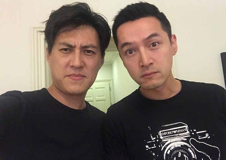 靳东胡歌搞怪合影