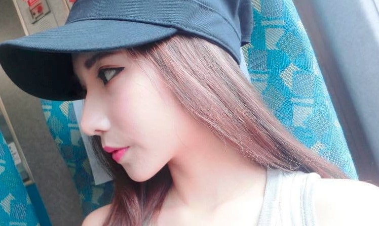 女主琪琪给老板直播