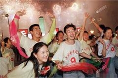 黄晓明20年前庆香港回归旧照成博物馆珍藏 整容