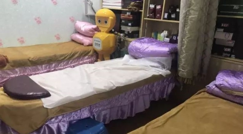女顾客做保养被偷拍