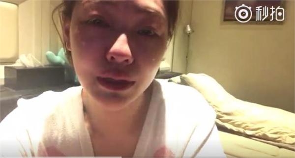 小S生日醉酒大哭飙脏话让人心疼 身后的一张单人床暴露真相？