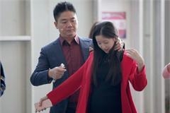 被说比岳父母还老刘强东爆粗揭真相 奶茶妹妹爸